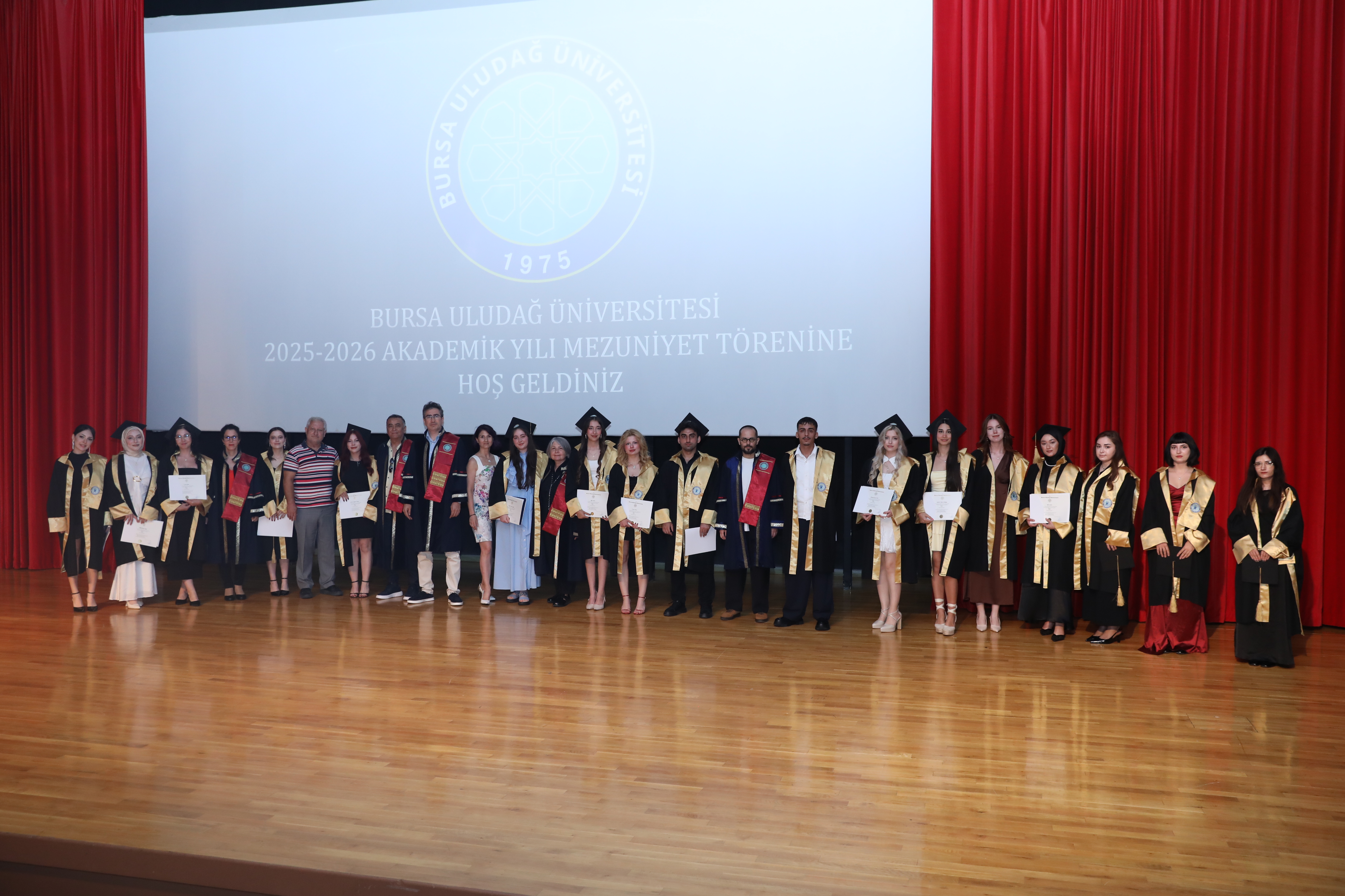 GÜZEL SANATLAR FAKÜLTESİ 2025-2026 AKADEMİK YILI MEZUNİYET TÖRENİ GERÇEKLEŞTİRİLDİ